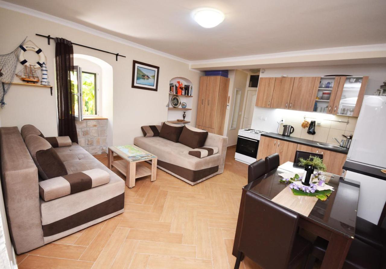 Vila Kula 1830 Apartments Херцег-Нови Экстерьер фото